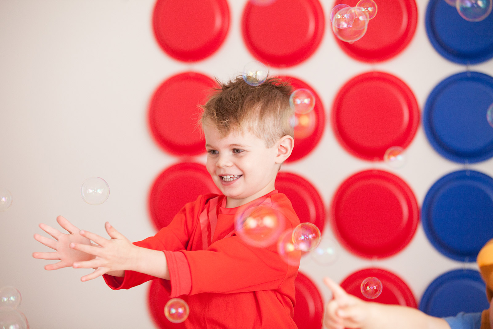 RED WIGGLE DELUXE COSTUME (POLYBAG), CHILD - Image 4